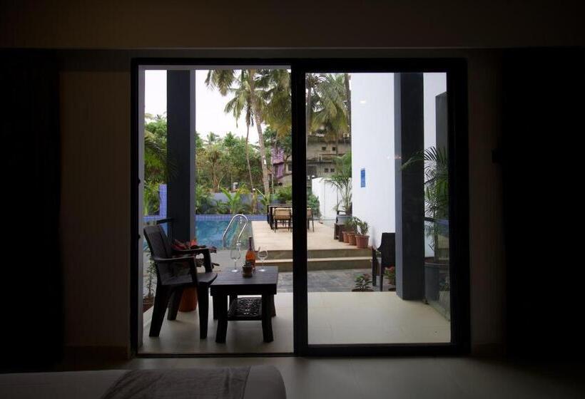 غرفة قياسية مزوَّدة بشُرفة, Grand Opulence Morjim Bliss Beach Resort