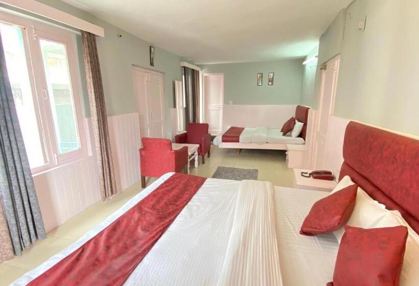 اتاق لوکس خانوادگی, Mountain Meadows