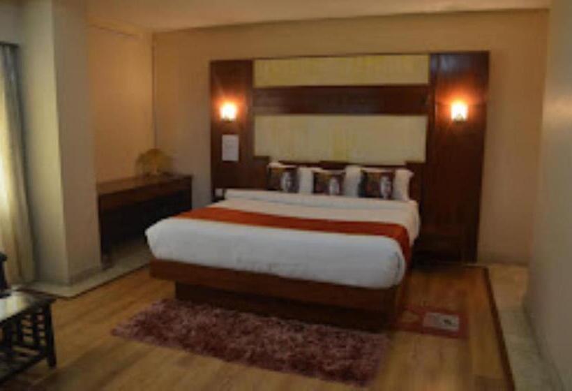 带大床的豪华间, Nakshatra,guwahati