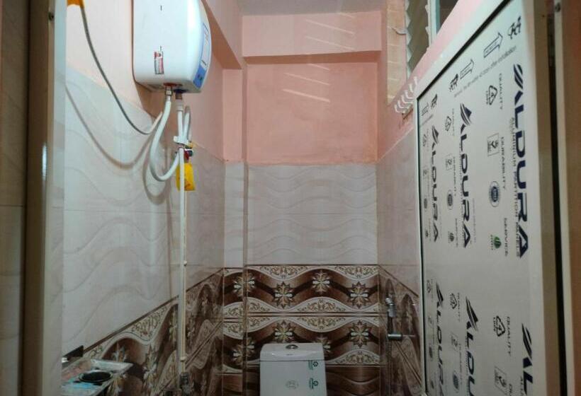 اتاق کلاسیک سه تخته, Oyo The Indian Guest House