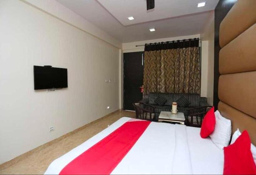 Трехместный Номер Deluxe, Oyo 81037 Hotel Shree Madhav Regency