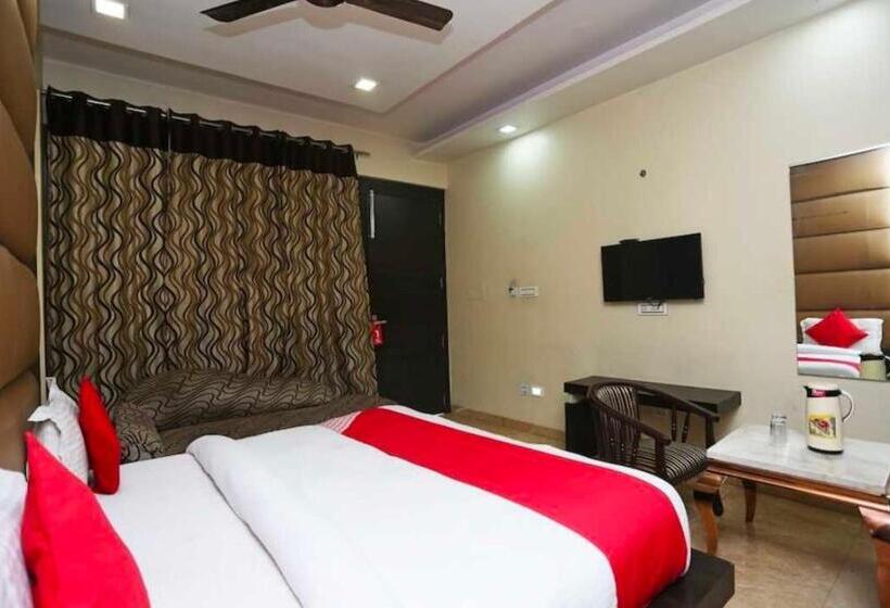 Трехместный Номер Deluxe, Oyo 81037 Hotel Shree Madhav Regency