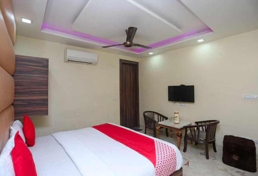 Трехместный Номер Deluxe, Oyo 81037 Hotel Shree Madhav Regency