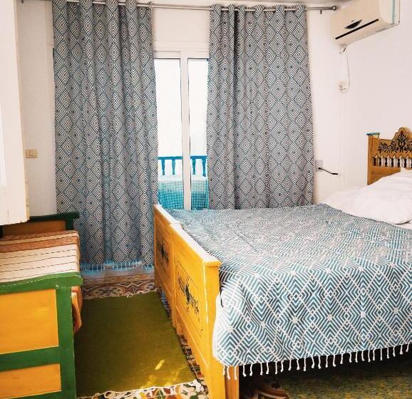 اتاق خانوادگی با چشمانداز دریا, Maison Albatros