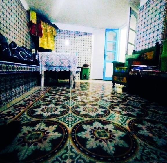 اتاق خانوادگی با چشمانداز دریا, Maison Albatros