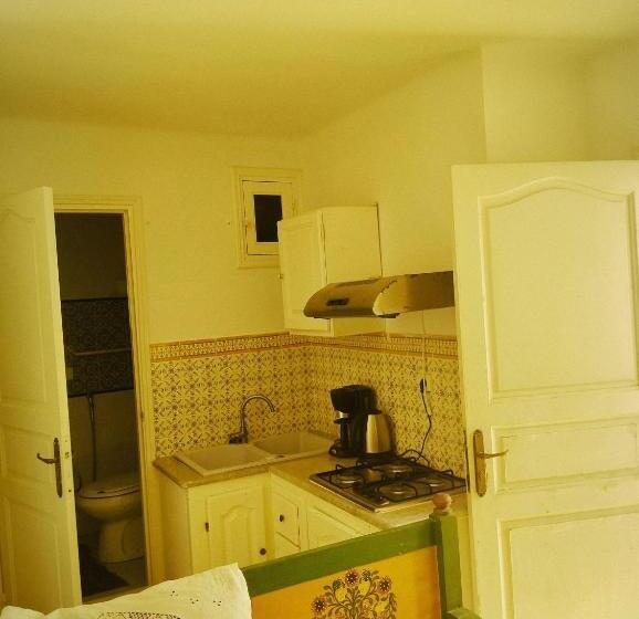 اتاق خانوادگی با چشمانداز دریا, Maison Albatros