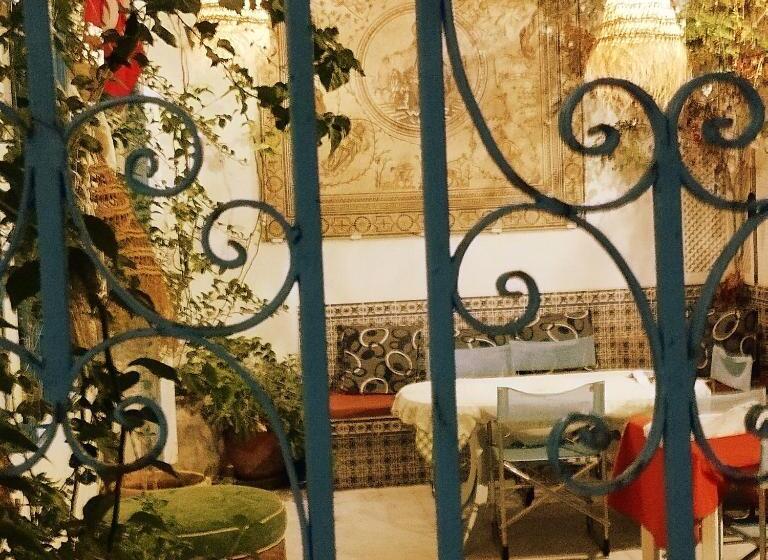 اتاق خانوادگی با چشمانداز دریا, Maison Albatros