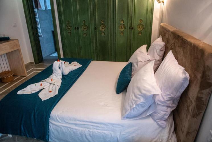 اتاق استاندارد سه نفره, Dar Gino