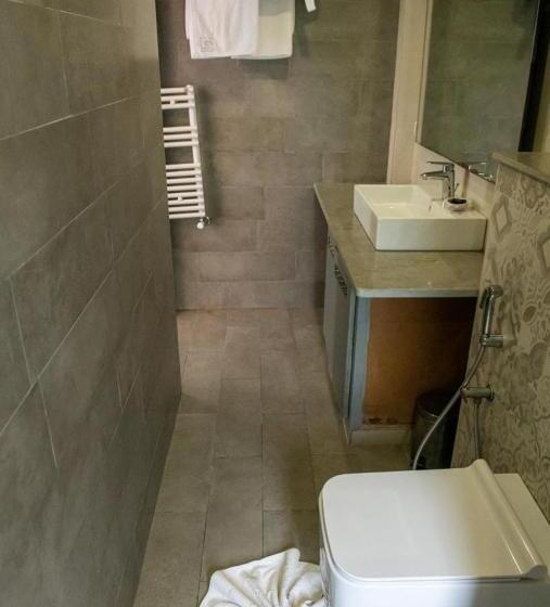 اتاق استاندارد سه نفره, Dar Gino