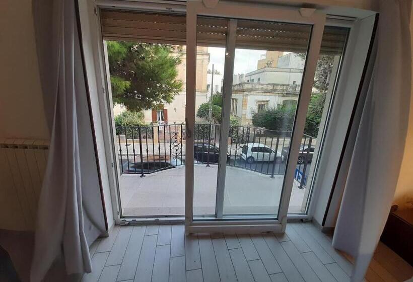 اتاق استاندارد با بالکن, Dimore Centro Lecce Affittacamere B&b