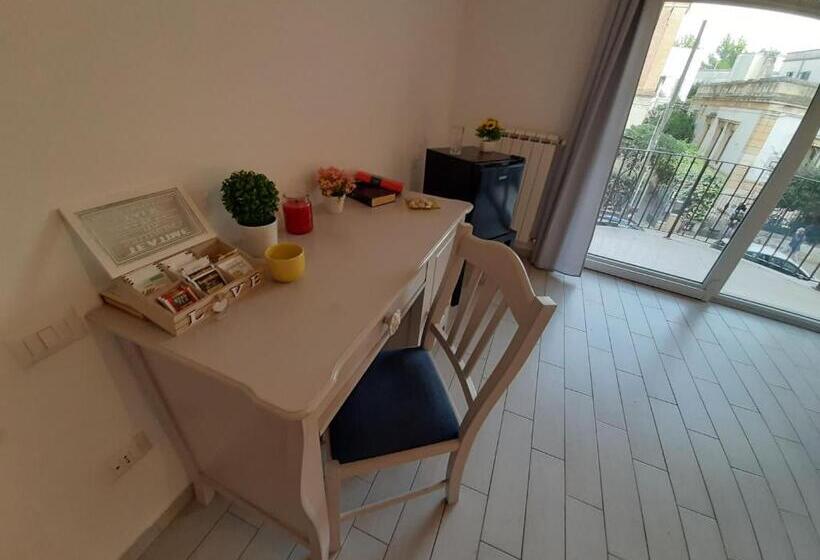 اتاق استاندارد با بالکن, Dimore Centro Lecce Affittacamere B&b