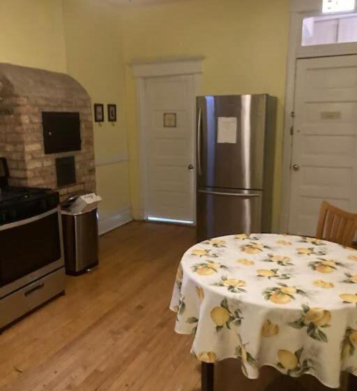 Quarto standard, Queen Bed With Shared Bathroom In Lakeview   2b