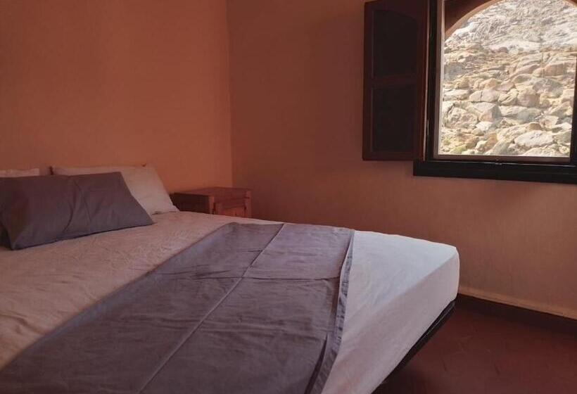 اتاق استاندارد با چشمانداز کوهستان, Tagtout