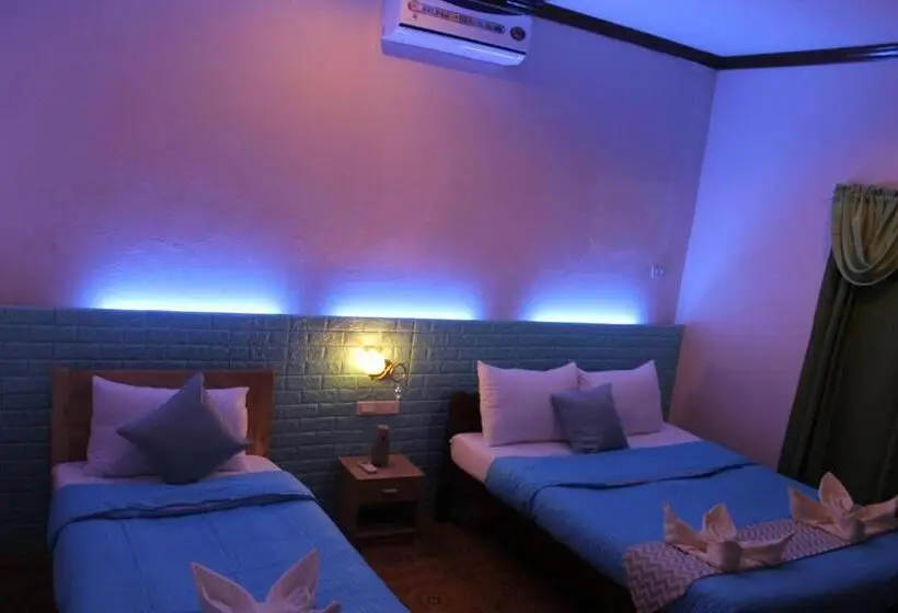اتاق خانوادگی, Kojie Guest House