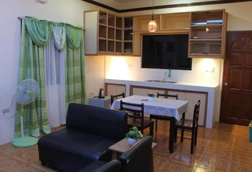 اتاق خانوادگی, Kojie Guest House