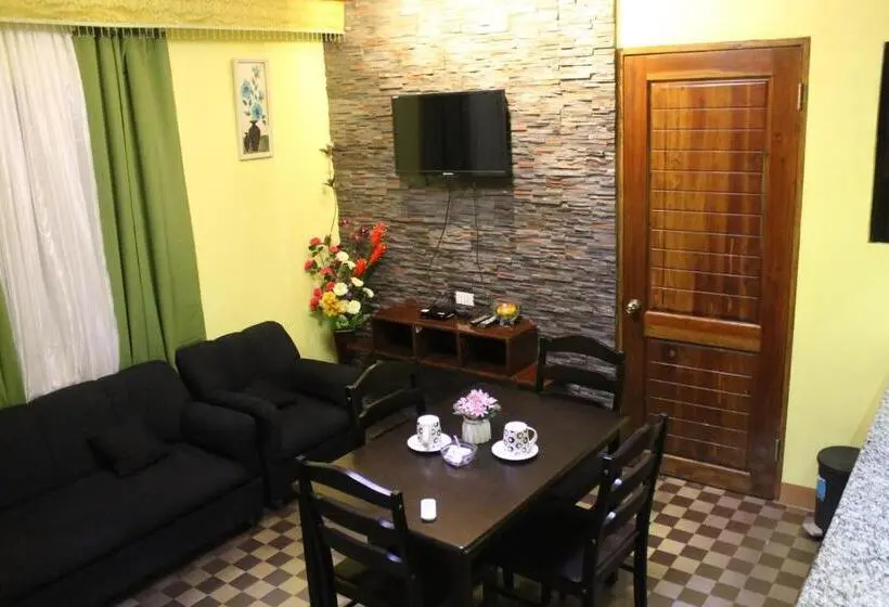 اتاق خانوادگی, Kojie Guest House