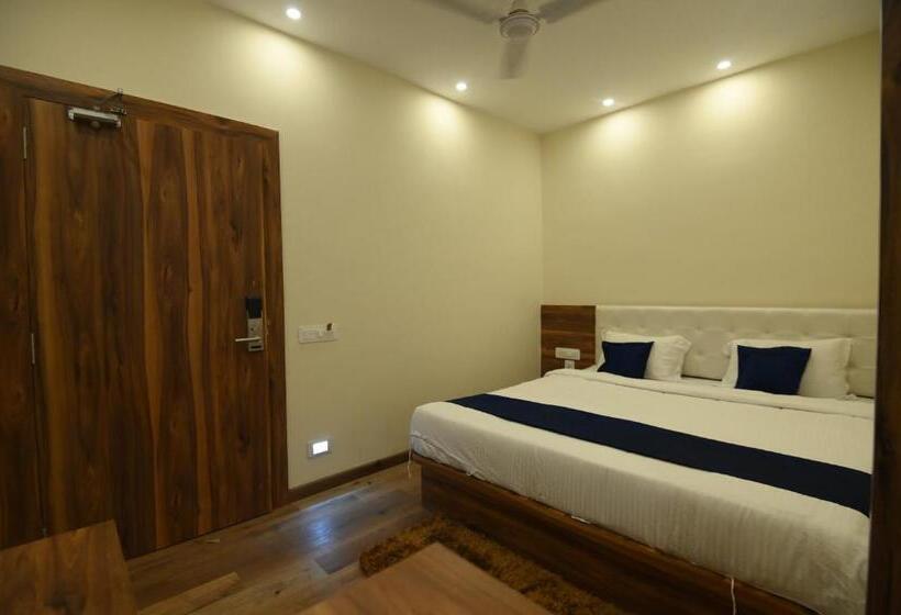 غرفة قياسية, Namastey Puri