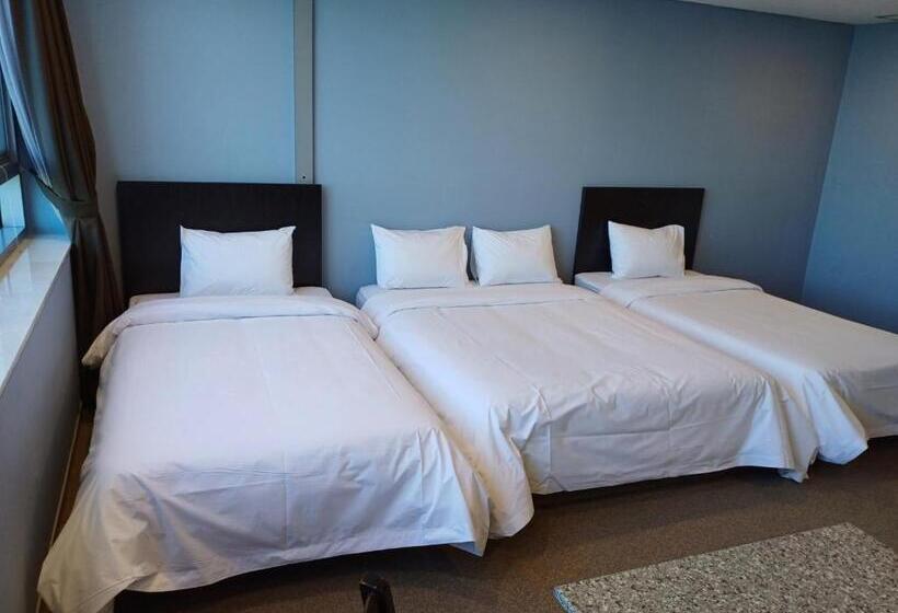 اتاق لوکس سه تخته, The Triny Urban Suites