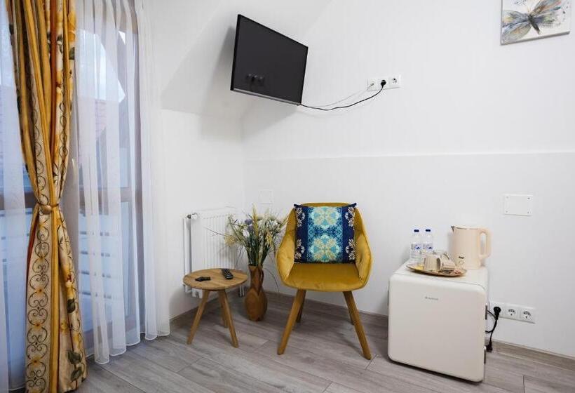 Номер Стандарт с Балконом, Christian Residence