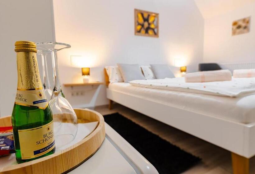 Номер Стандарт с Балконом, Christian Residence