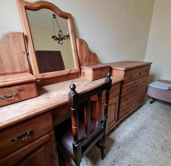 تختخواب در اتاق مشترک, Eem Student Guest House