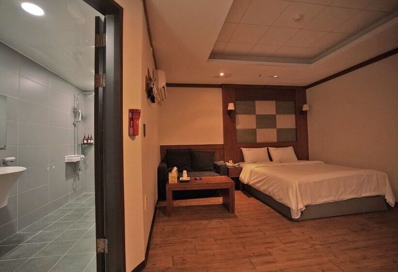 Номер Стандарт, Equus Motel