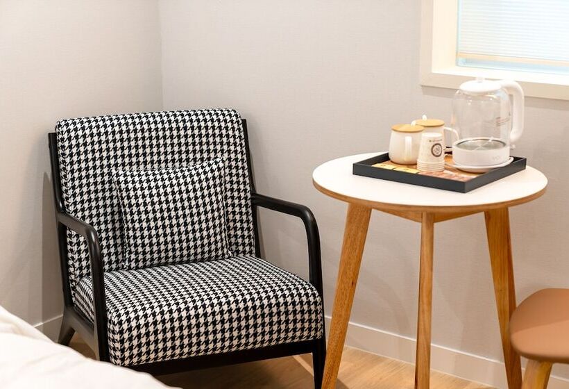 חדר ביזנס, Mono