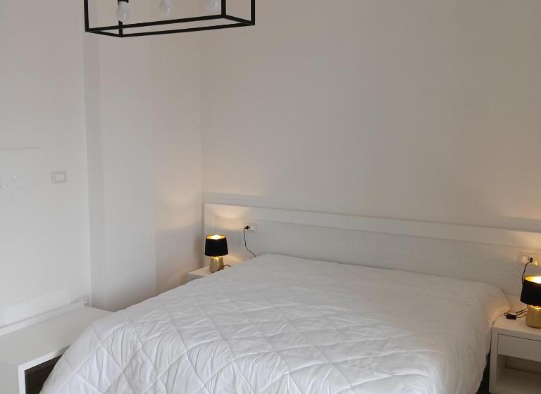 اتاق لوکس با تخت بزرگ, Mya Luxury Rooms And Wellness