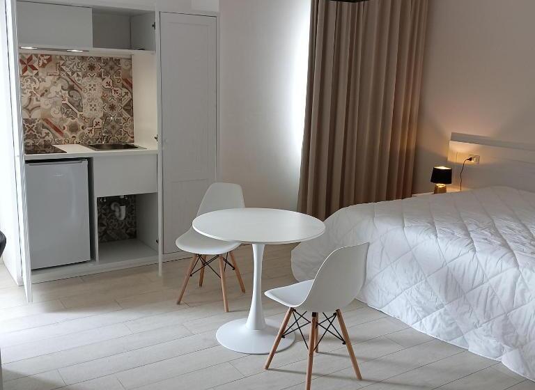 스탠다드 룸 킹사이즈 침대, Mya Luxury Rooms And Wellness