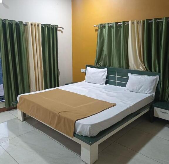 デラックスルーム, Safari Farm