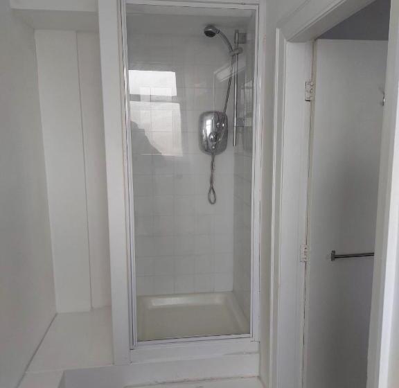 اتاق استاندارد یک نفره, The Wheatley