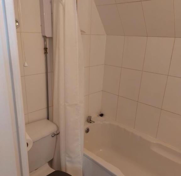 غرفة عائلية, The Wheatley