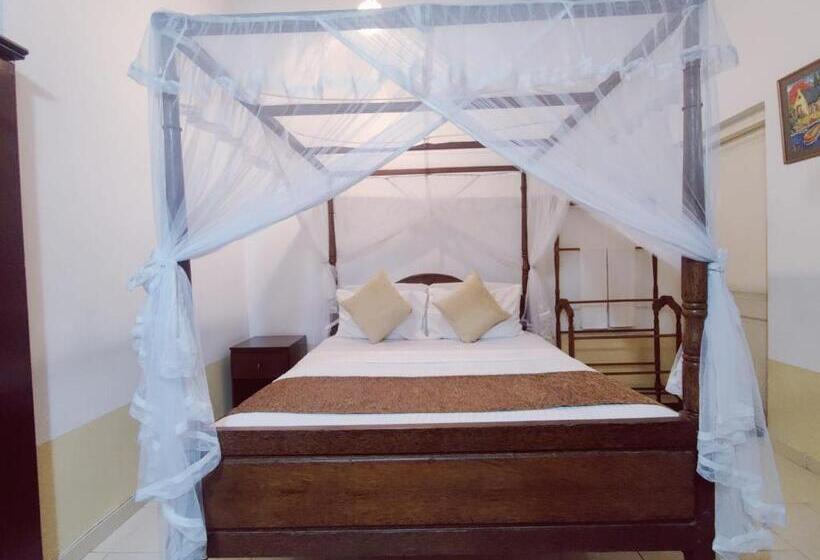 Трехместный Номер Deluxe, Grand Colonial Viveka