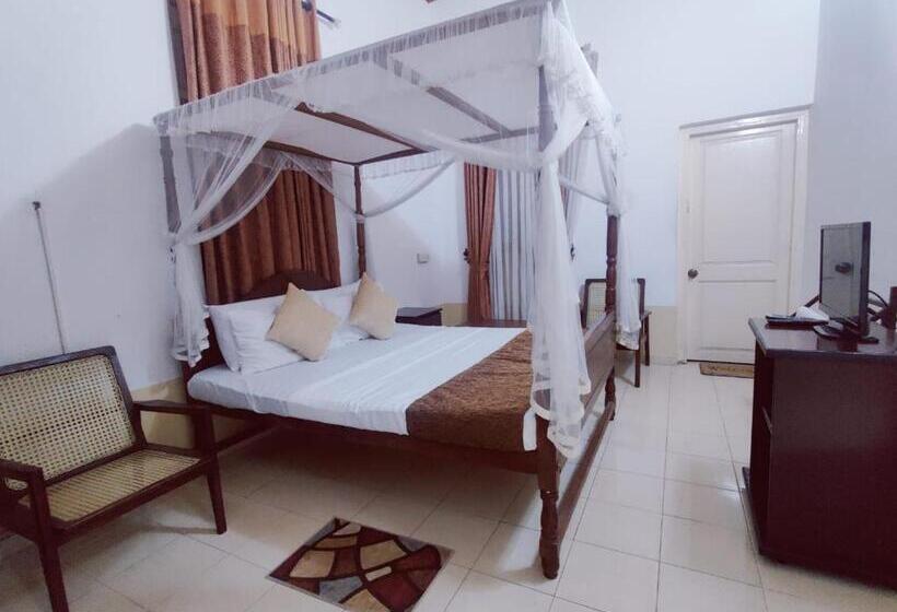 Трехместный Номер Deluxe, Grand Colonial Viveka