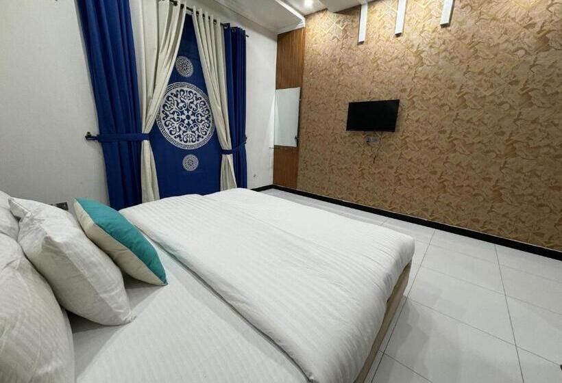 اتاق لوکس, Sky Lodge Guest House