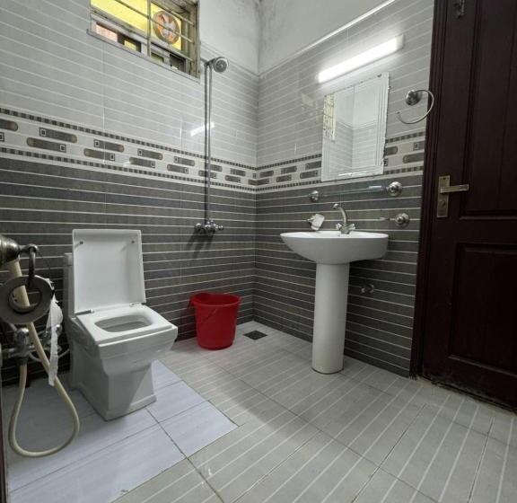 سوییت لوکس, Sky Lodge Guest House