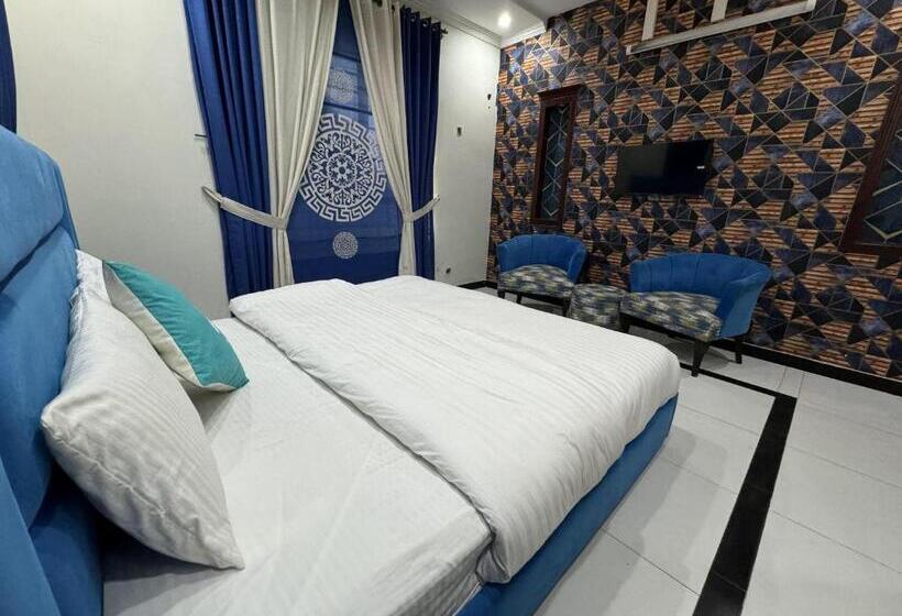 سوییت لوکس, Sky Lodge Guest House