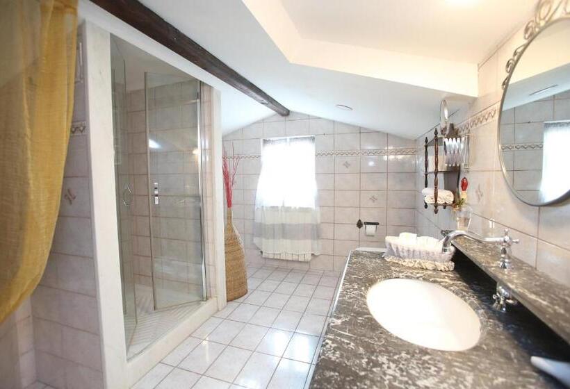 غرفة قياسية رباعية, Le Scuderie Di Vgb