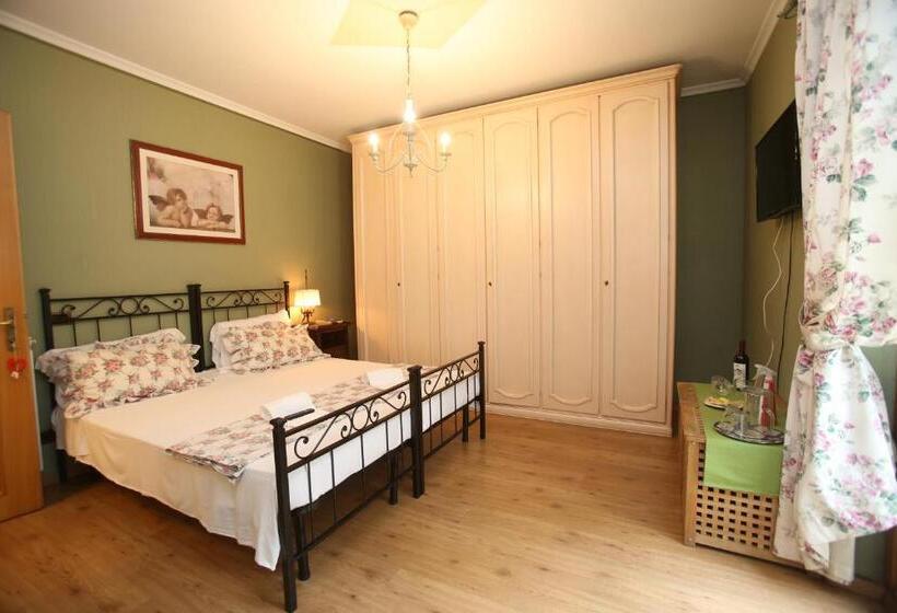 غرفة قياسية ثلاثية, Le Scuderie Di Vgb