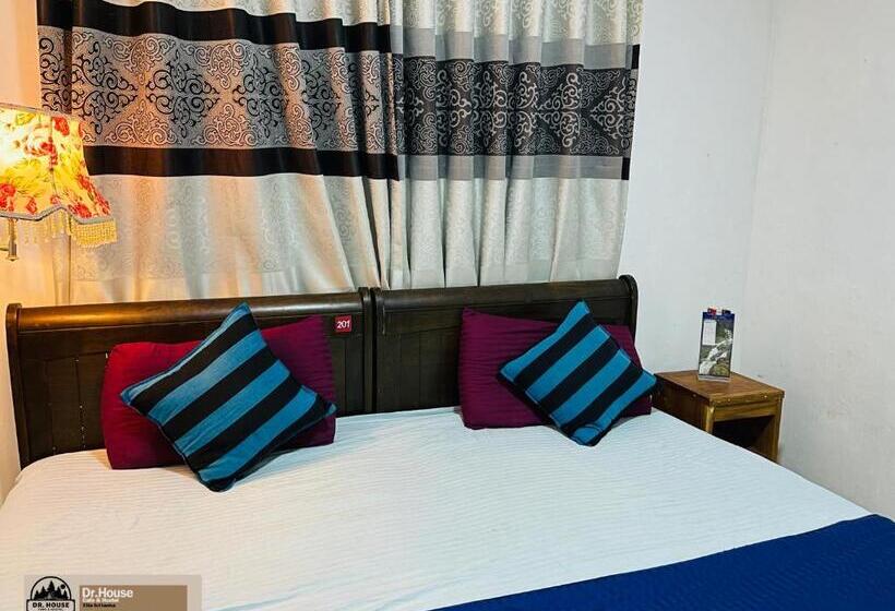 Номер Стандарт, Dr House Ella   Hostel & Cafe