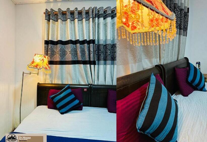 Номер Стандарт, Dr House Ella   Hostel & Cafe