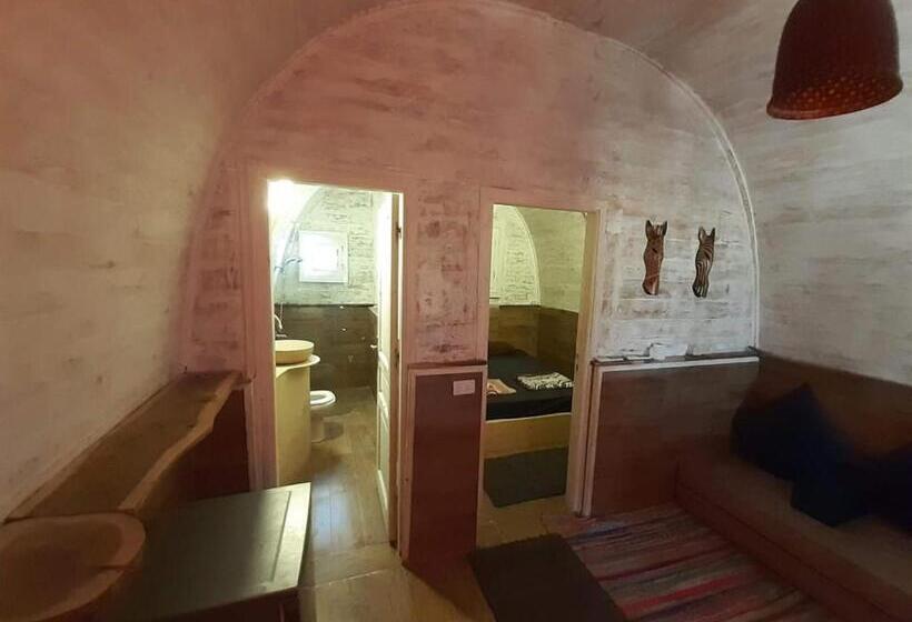 سوییت جونیور با چشمانداز دریا, Green Beach Camp &