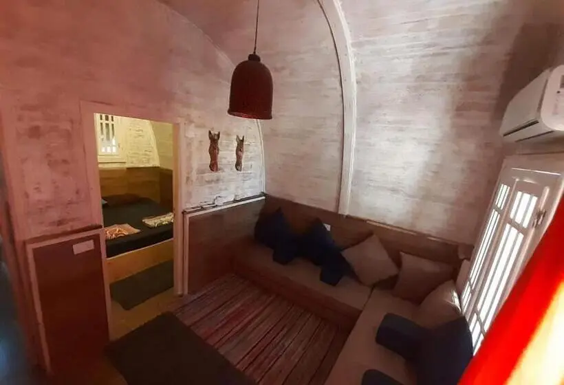سوییت جونیور با چشمانداز دریا, Green Beach Camp &