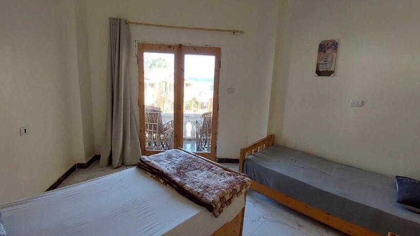 اتاق استاندارد سه تخته با چشمانداز استخر, Green Beach Camp &