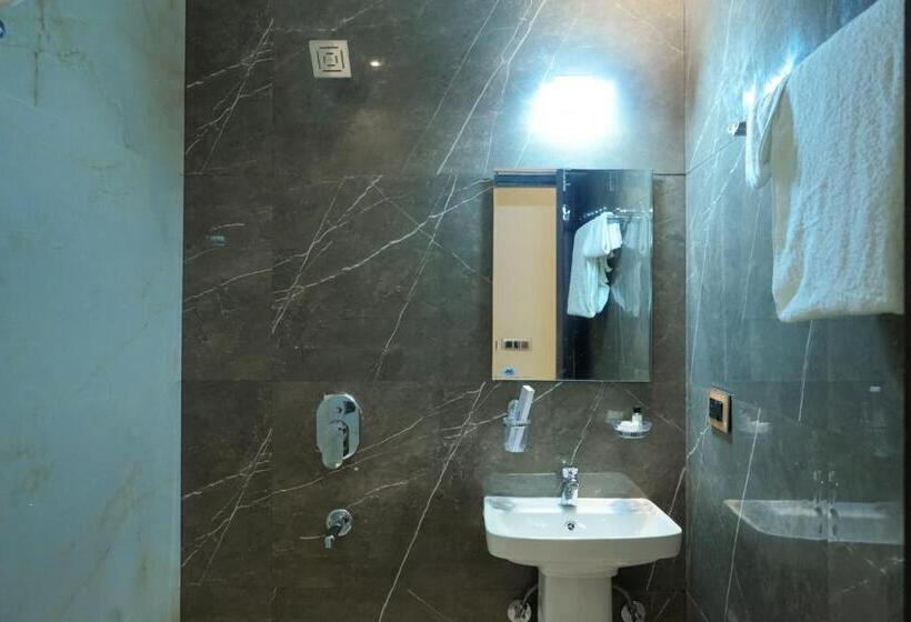 Номер Deluxe Кровать Кинг, Katani Inn