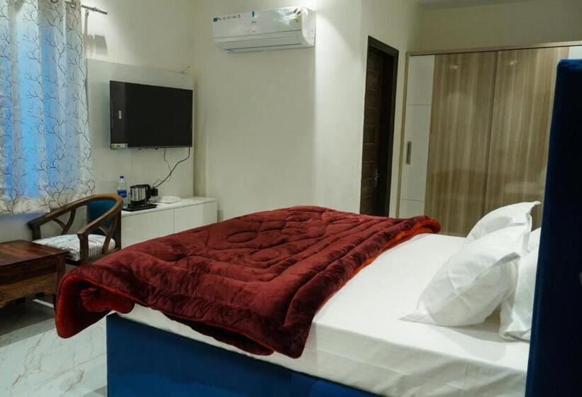 Номер Deluxe Кровать Кинг, Katani Inn