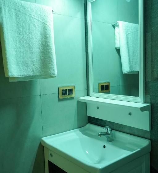 Номер Deluxe Кровать Кинг, Katani Inn