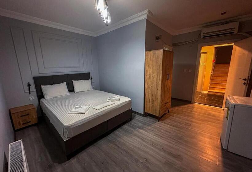 غرفة قياسية, Liza Suit