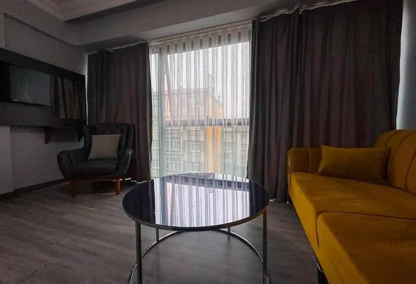 Deluxe-huone, Liza Suit