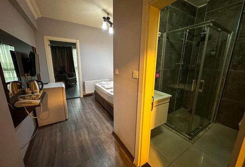 غرفة ديلوكس, Liza Suit